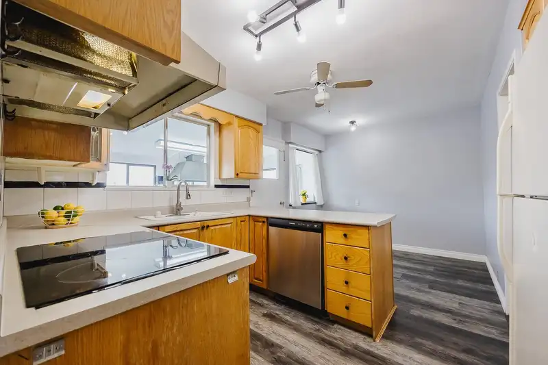 1288 DELTA AVENUE - photo 3 of 38