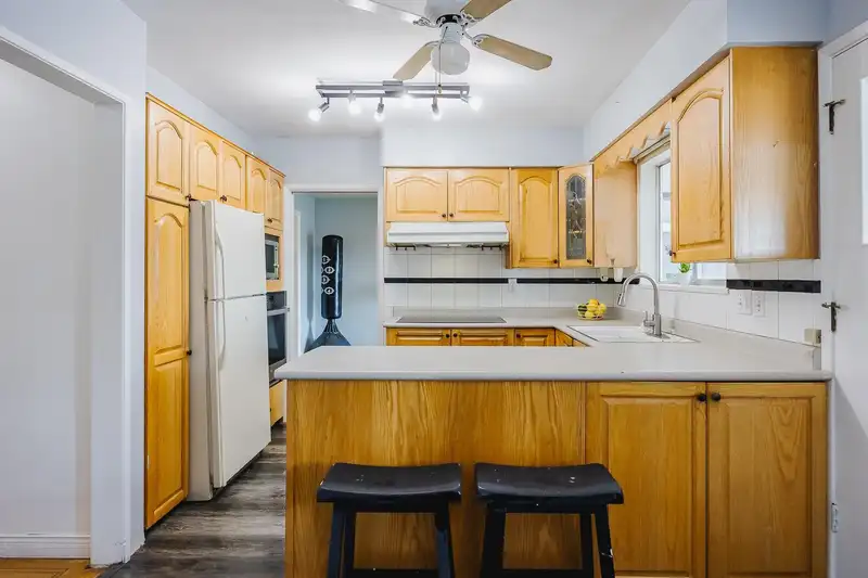 1288 DELTA AVENUE - photo 4 of 38
