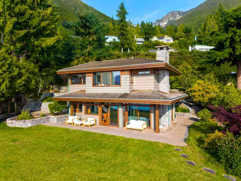 290 LIONS BAY AVENUE - photo 2 of 36