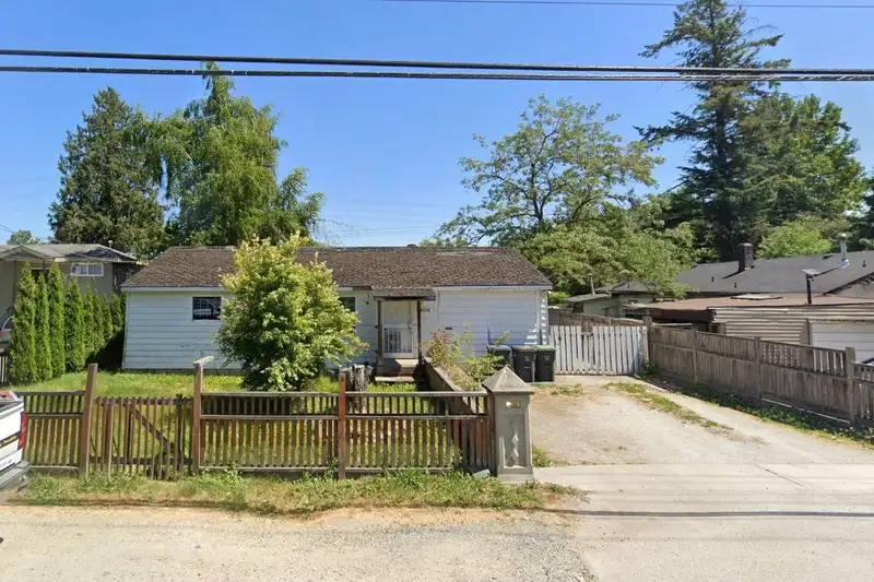 10618 140 STREET - photo 1 of 2