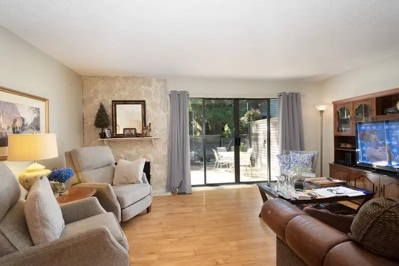 88 1950 CEDAR VILLAGE CRESCENT - photo 4 of 20
