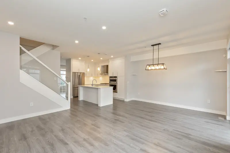 15 20327 72B AVENUE - photo 4 of 25