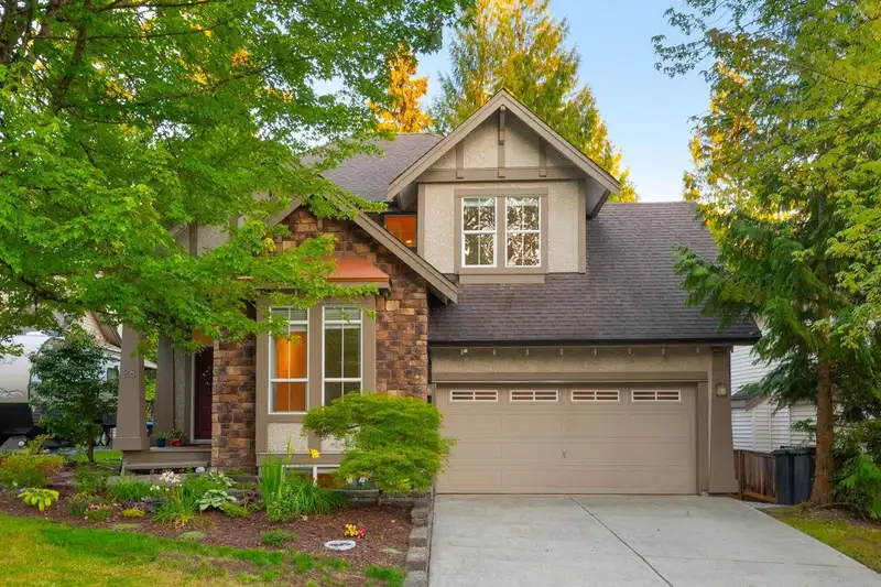 28 ALDER DRIVE - photo 2 of 40