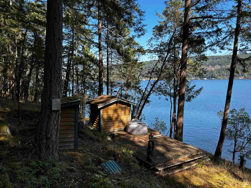 762 RIDGE ROAD - photo 2 of 25