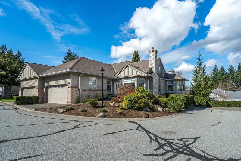 98 2533 152 STREET - photo 1 of 25