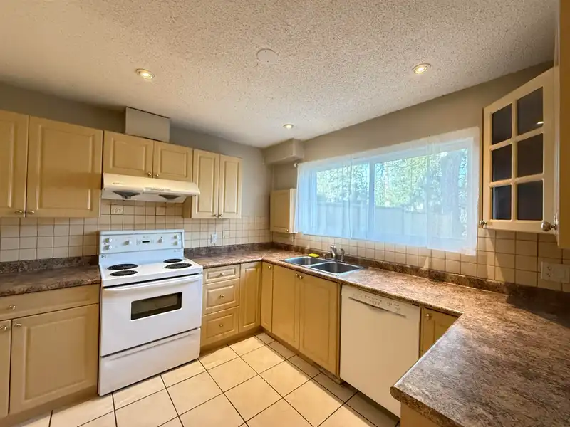 948 LILLIAN STREET - photo 2 of 21