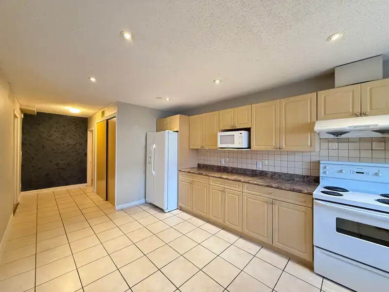 948 LILLIAN STREET - photo 3 of 21