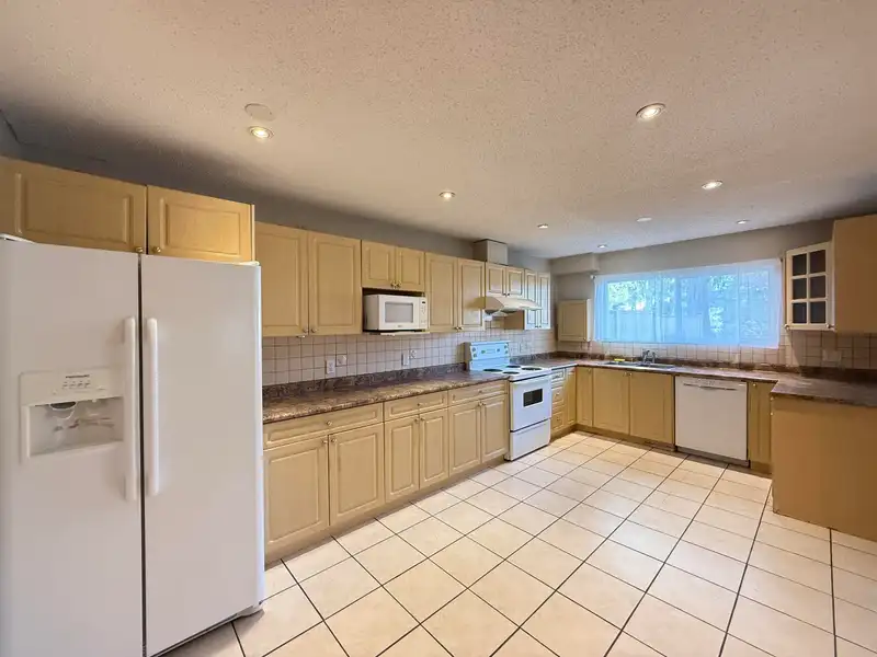 948 LILLIAN STREET - photo 4 of 21