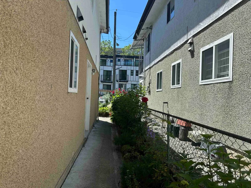 2698 WARD STREET - photo 4 of 10