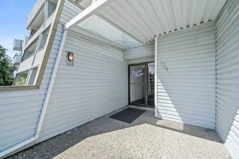112 1341 GEORGE STREET - photo 2 of 33