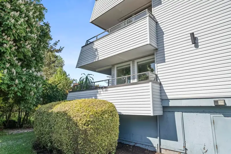 112 1341 GEORGE STREET - photo 3 of 33