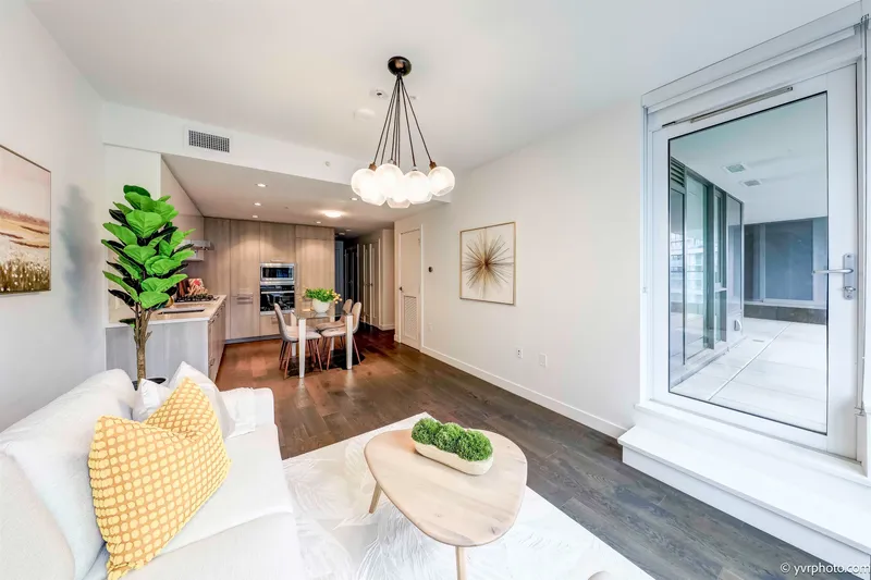 807 8160 MCMYN WAY - photo 2 of 25