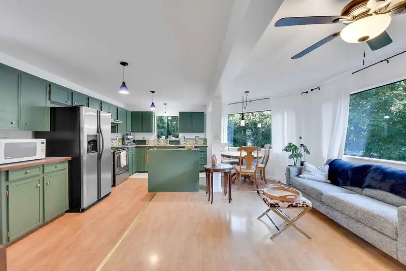 10878 143 STREET - photo 2 of 30