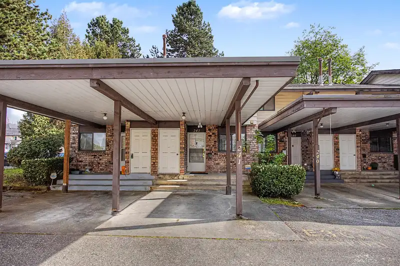 241 7447 140 STREET - photo 2 of 21
