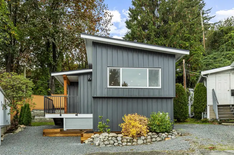 10 34519 LOUGHEED HIGHWAY - photo 1 of 31