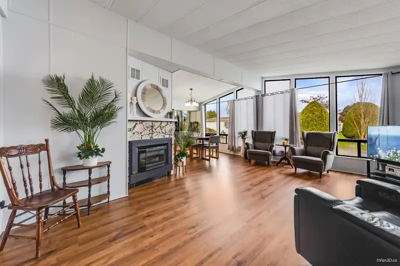 18 2120 KING GEORGE BOULEVARD - photo 2 of 29