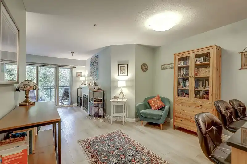 301 1633 MACKAY AVENUE - photo 2 of 30