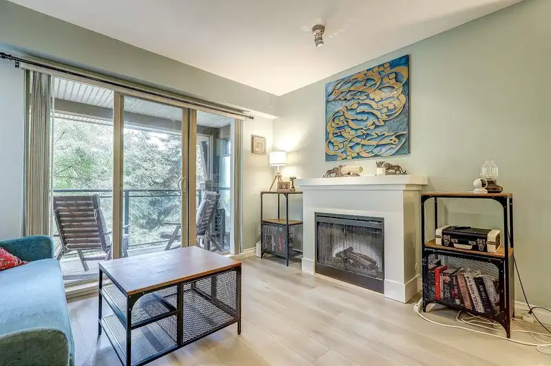 301 1633 MACKAY AVENUE - photo 3 of 30