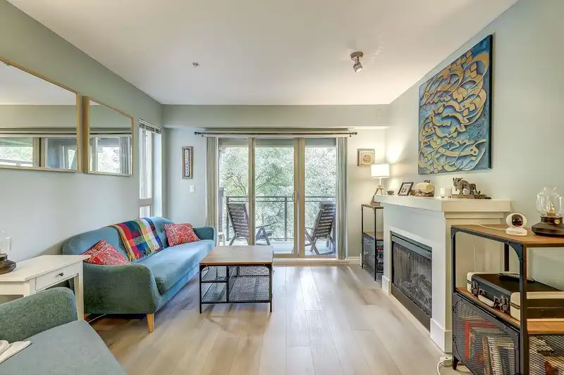 301 1633 MACKAY AVENUE - photo 4 of 30