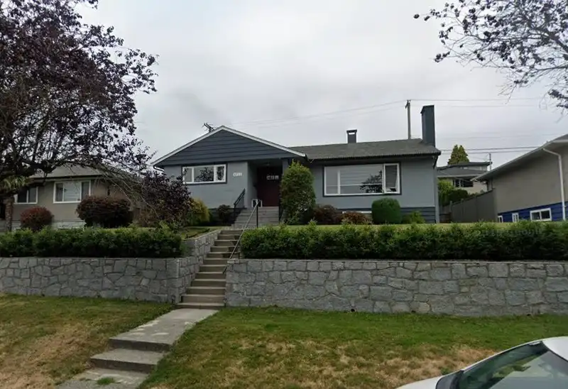 4711 RIDGELAWN DRIVE - photo 1 of 5