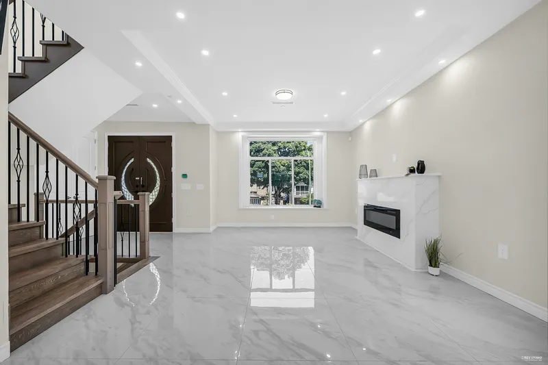 2936 E 2ND AVENUE - photo 2 of 25