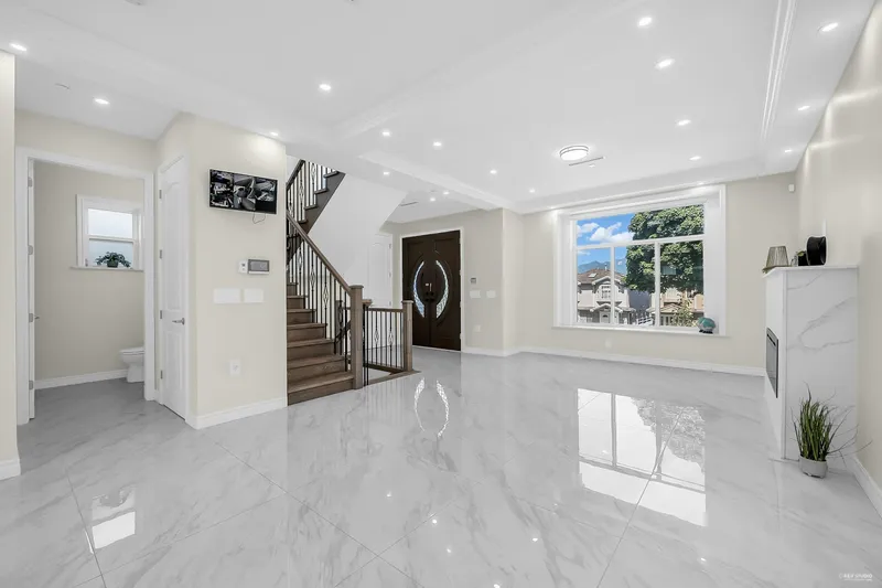 2936 E 2ND AVENUE - photo 3 of 25