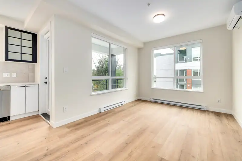 522 8117 200A STREET - photo 2 of 26