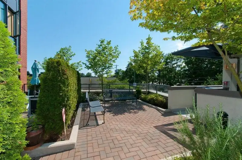 403 3228 TUPPER STREET - photo 4 of 36