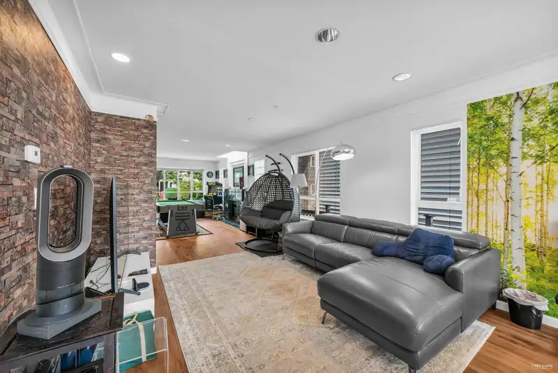 2848 W 20TH AVENUE - photo 4 of 15
