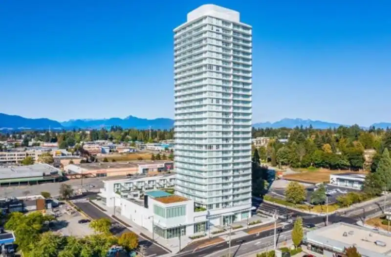 1703 13685 102 AVENUE - photo 1 of 33
