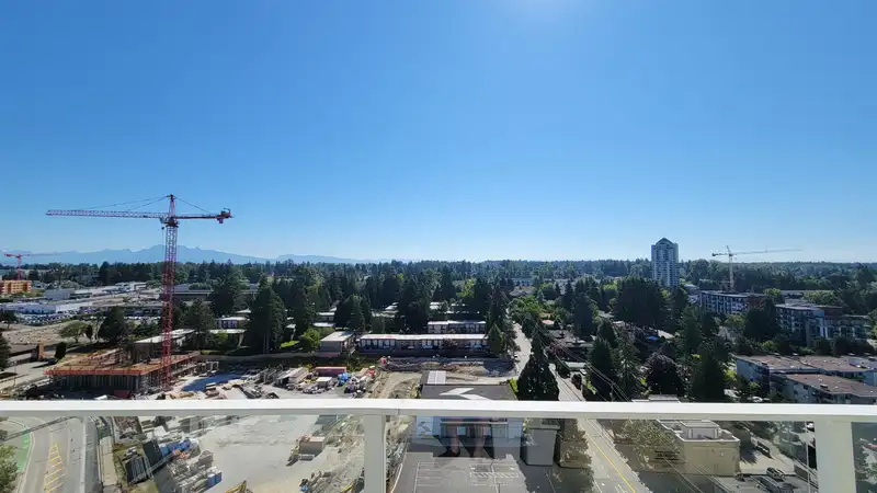 1703 13685 102 AVENUE - photo 2 of 33