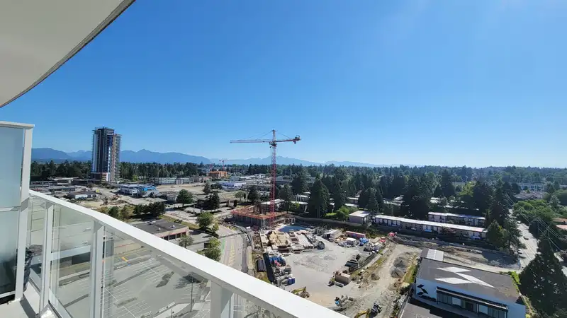 1703 13685 102 AVENUE - photo 3 of 33