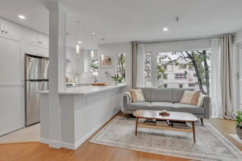 315 2020 W 8TH AVENUE - photo 1 of 18