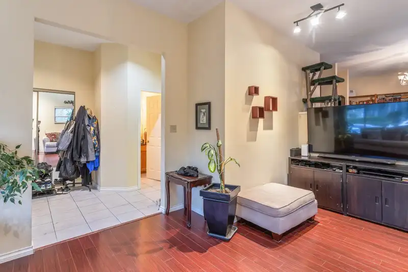 2586 W 8TH AVENUE - photo 4 of 24