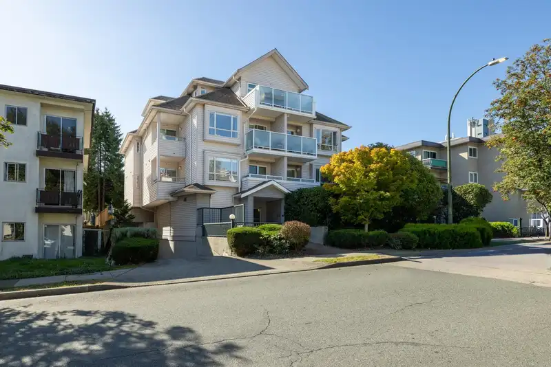303 788 E 8TH AVENUE - photo 1 of 32