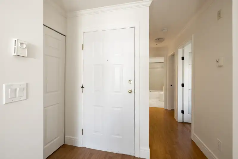 303 788 E 8TH AVENUE - photo 4 of 32