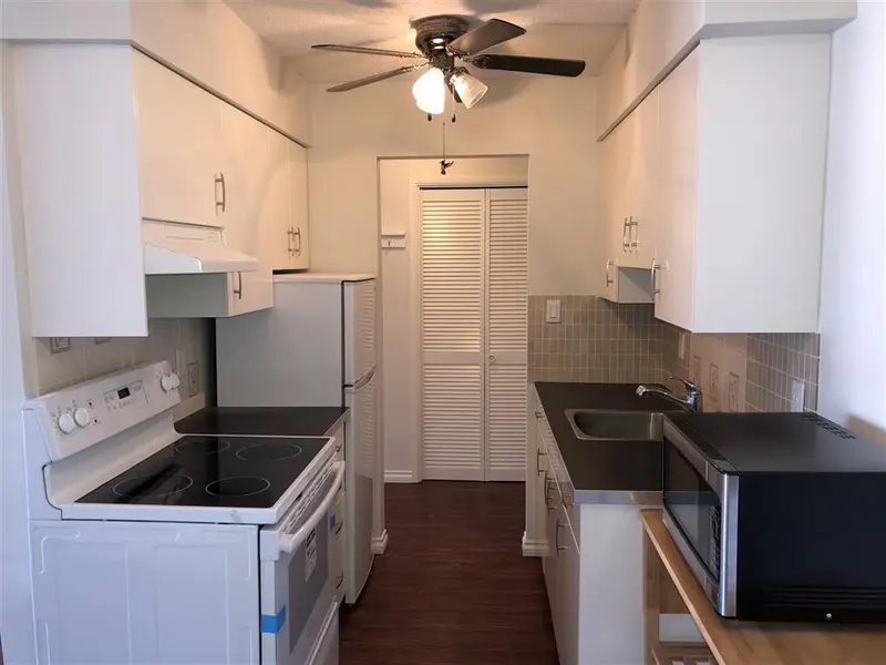 308 910 FIFTH AVENUE - photo 2 of 10