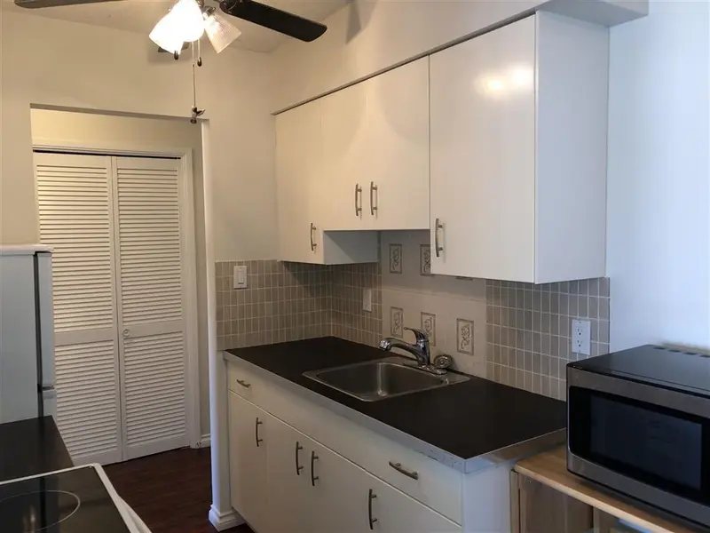 308 910 FIFTH AVENUE - photo 3 of 10