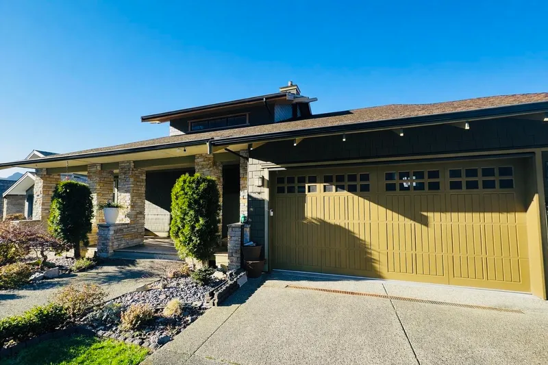 700 OCEAN CREST DRIVE - photo 1 of 23