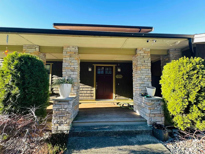 700 OCEAN CREST DRIVE - photo 2 of 23