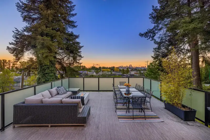 1152 W 17TH STREET - photo 1 of 34