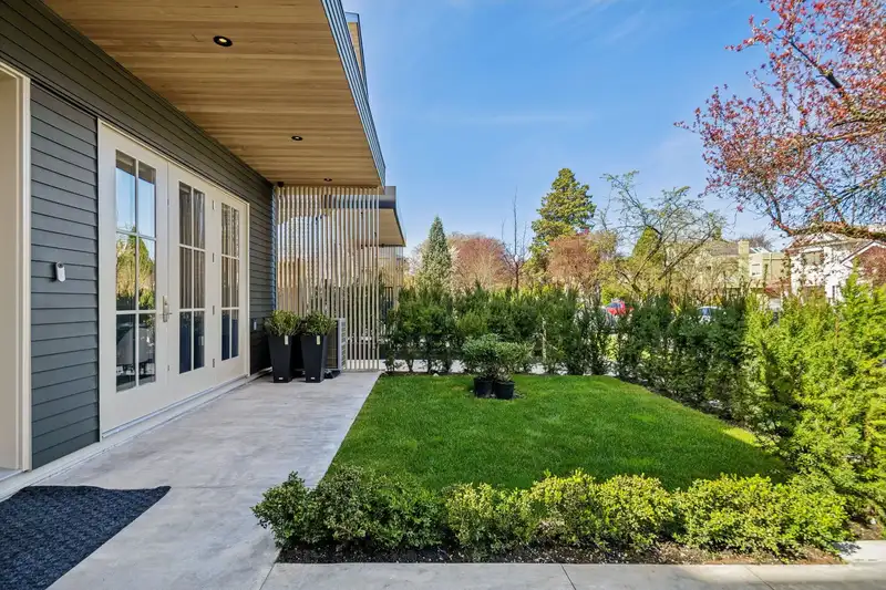 1 3642 W 20TH AVENUE - photo 3 of 40