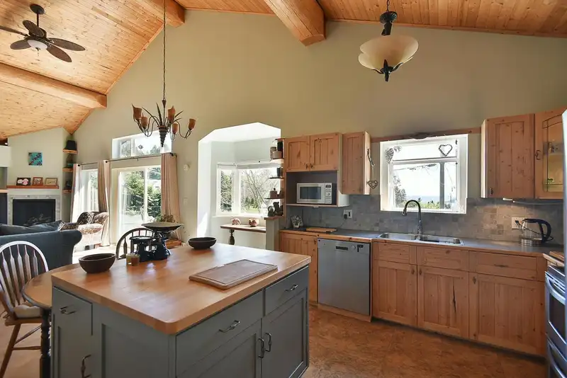 6508 LYNNWOOD COURT - photo 2 of 27