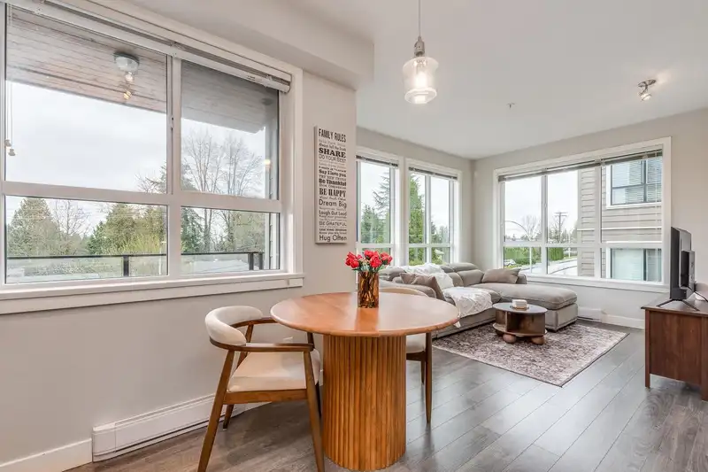 406 15388 105 AVENUE - photo 1 of 31