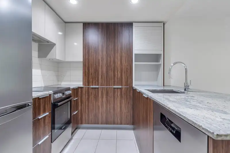209 1088 RICHARDS STREET - photo 1 of 28