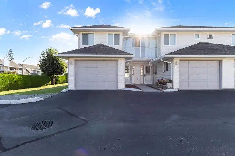 11 32640 MURRAY AVENUE - photo 2 of 34