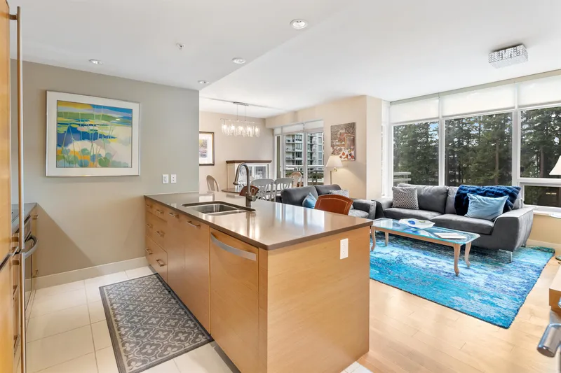 303 1473 JOHNSTON ROAD - photo 1 of 15