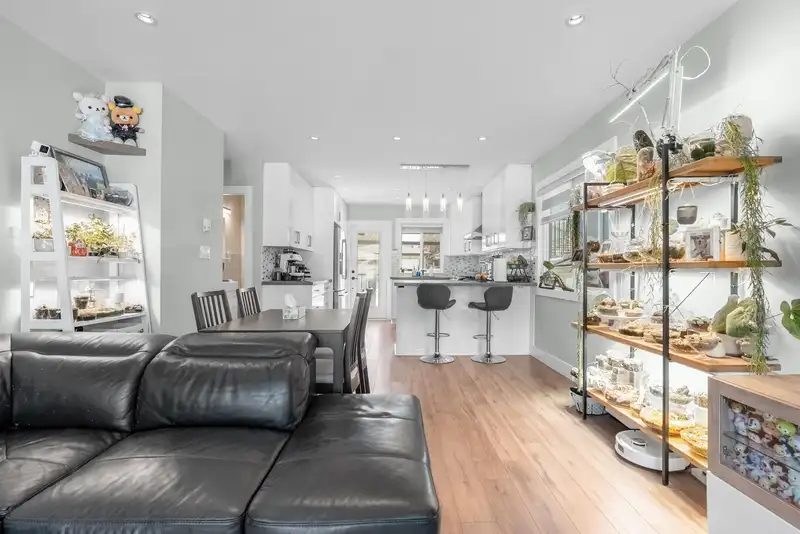 2576 E 27TH AVENUE - photo 3 of 37