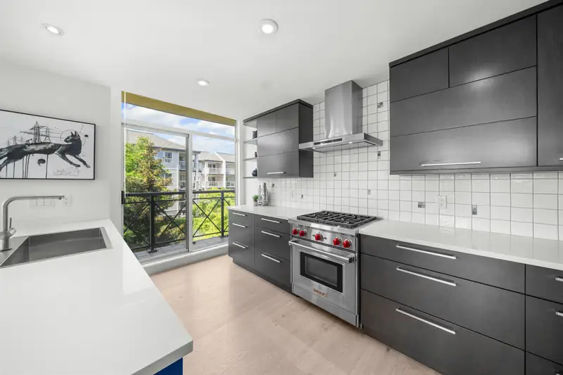 301 15445 VINE AVENUE - photo 2 of 20