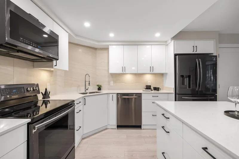 304 1480 FOSTER STREET - photo 3 of 21